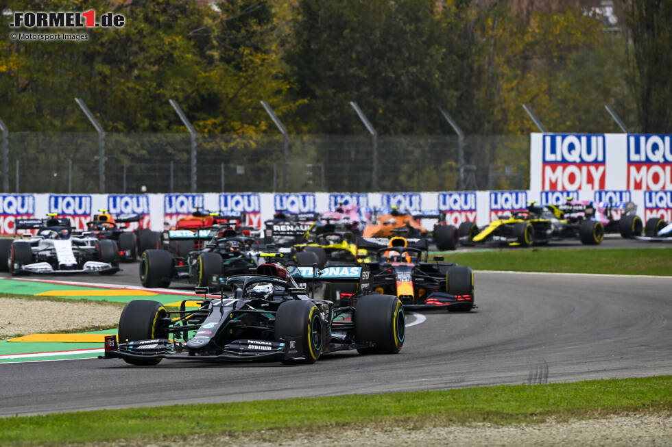 Foto zur News: Valtteri Bottas (Mercedes), Max Verstappen (Red Bull), Lewis Hamilton (Mercedes) und Daniel Ricciardo (Renault)
