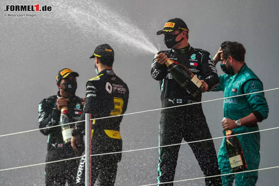 Foto zur News: Lewis Hamilton (Mercedes), Daniel Ricciardo (Renault) und Valtteri Bottas (Mercedes)