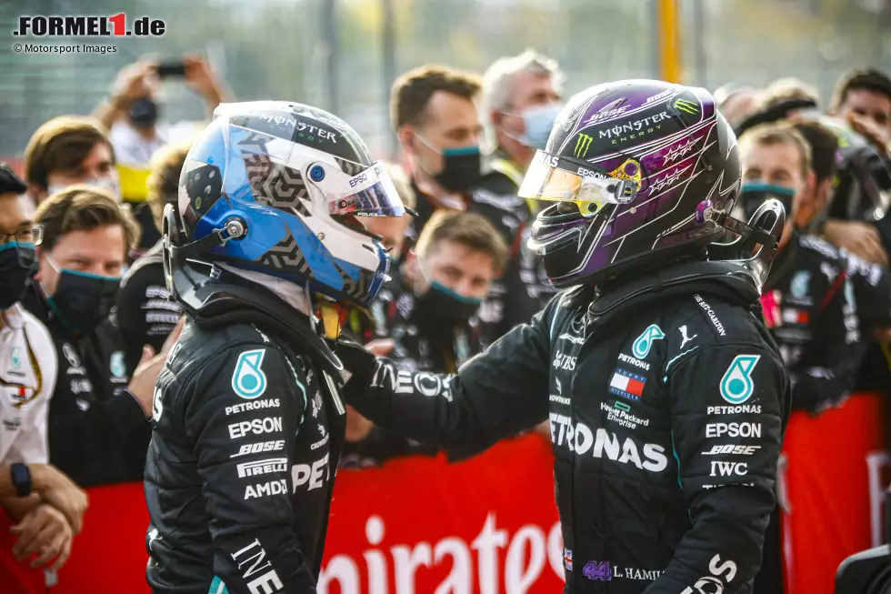 Foto zur News: Valtteri Bottas (Mercedes) und Lewis Hamilton (Mercedes)