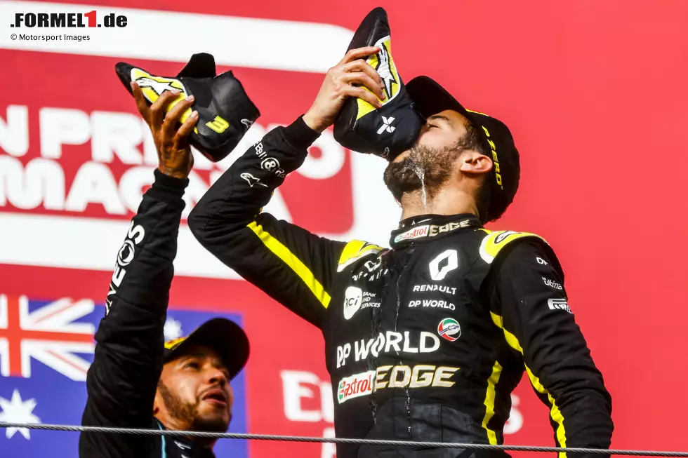 Foto zur News: Lewis Hamilton (Mercedes) und Daniel Ricciardo (Renault)