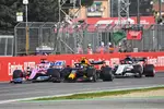 Foto zur News: Alexander Albon (Red Bull), Sergio Perez (Racing Point) und Daniil Kwjat (AlphaTauri)