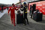 Foto zur News: Sebastian Vettel (Ferrari) und Daniel Ricciardo (Renault)