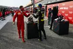 Foto zur News: Sebastian Vettel (Ferrari) und Daniel Ricciardo (Renault)