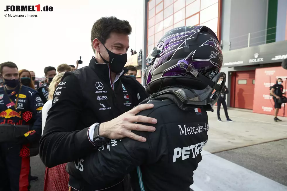 Foto zur News: Lewis Hamilton (Mercedes) und Toto Wolff