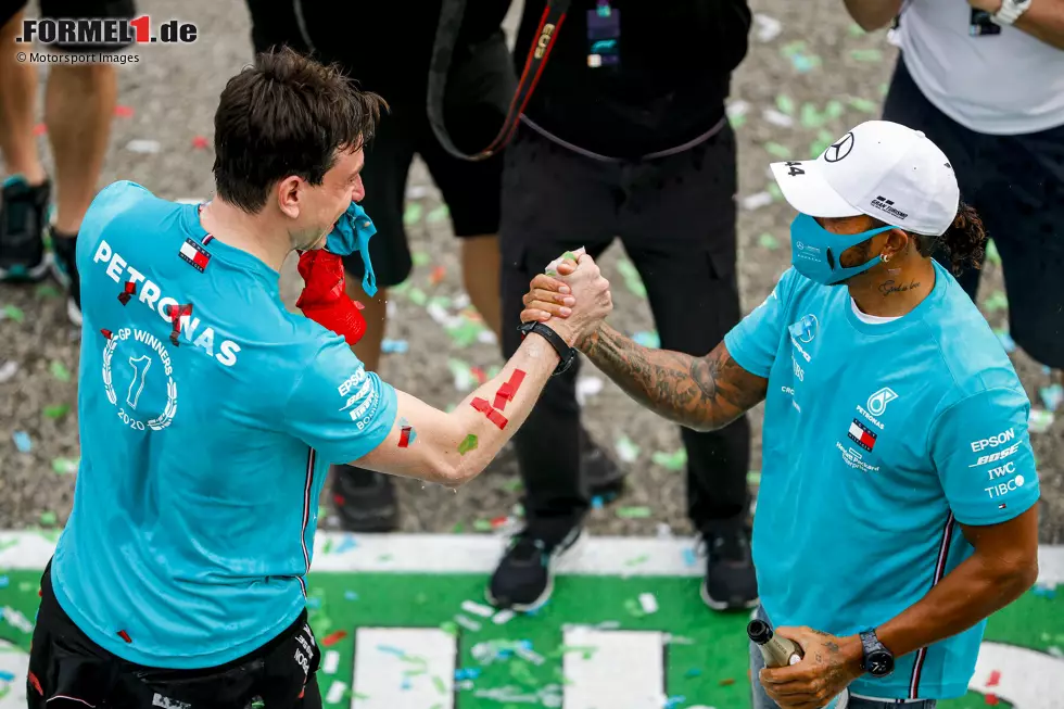 Foto zur News: Toto Wolff und Lewis Hamilton (Mercedes)