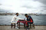 Foto zur News: Pierre Gasly (AlphaTauri) und Alexander Albon (Red Bull)