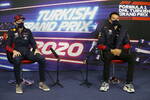 Foto zur News: Max Verstappen (Red Bull) und Alexander Albon (Red Bull)