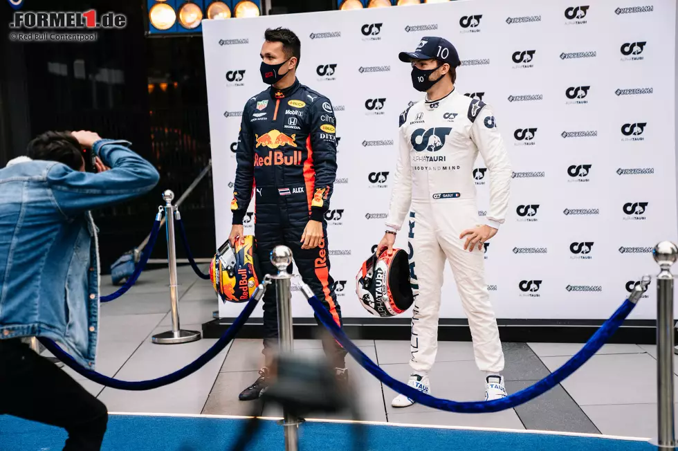 Foto zur News: Pierre Gasly (AlphaTauri) und Alexander Albon (Red Bull)