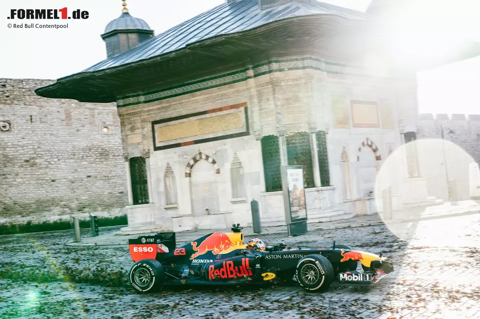 Foto zur News: Alexander Albon (Red Bull)