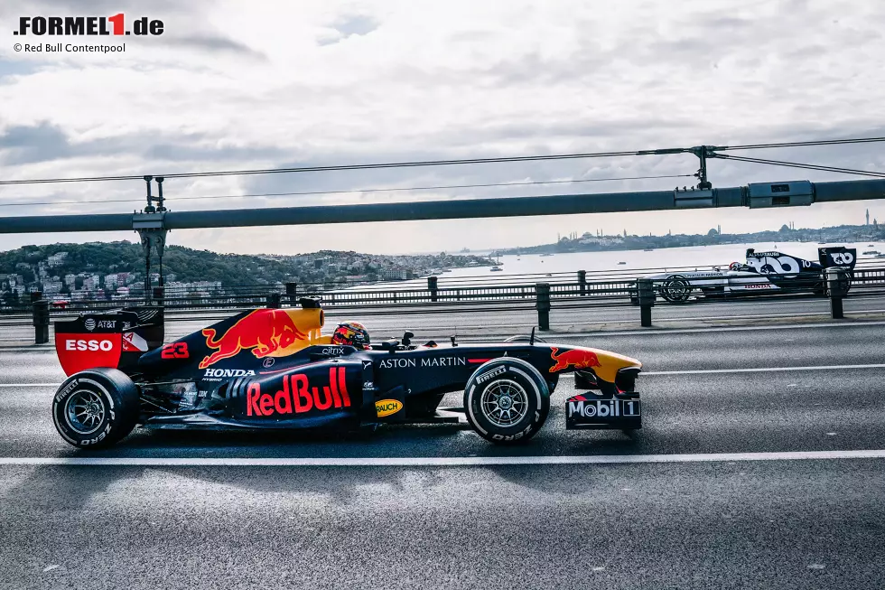 Foto zur News: Alexander Albon (Red Bull) und Pierre Gasly (AlphaTauri)