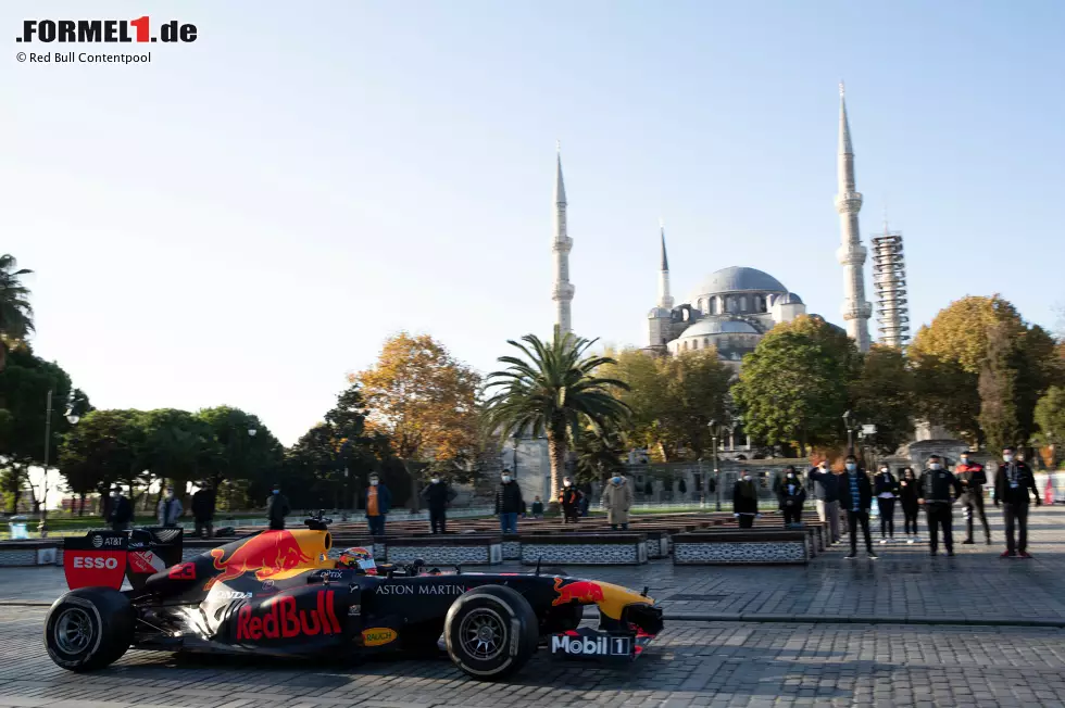 Foto zur News: Alexander Albon (Red Bull)