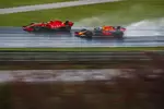 Foto zur News: Charles Leclerc (Ferrari) und Max Verstappen (Red Bull)