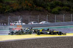 Foto zur News: Esteban Ocon (Renault) und Valtteri Bottas (Mercedes)