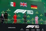 Foto zur News: Sebastian Vettel (Ferrari), Lewis Hamilton (Mercedes) und Sergio Perez (Racing Point)