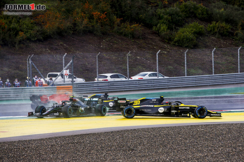 Foto zur News: Esteban Ocon (Renault) und Valtteri Bottas (Mercedes)