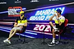 Foto zur News: Esteban Ocon (Renault) und Daniel Ricciardo (Renault)