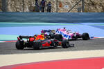 Foto zur News: Sergio Perez (Racing Point) und Alexander Albon (Red Bull)