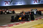 Foto zur News: Max Verstappen (Red Bull) und Nicholas Latifi (Williams)