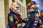 Foto zur News: Max Verstappen (Red Bull) und Alexander Albon (Red Bull)