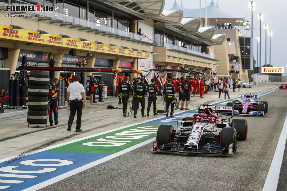 Foto zur News: Kimi Räikkönen (Alfa Romeo) und Lance Stroll (Racing Point)