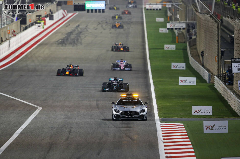 Foto zur News: Lewis Hamilton (Mercedes), Max Verstappen (Red Bull), Sergio Perez (Racing Point) und Alexander Albon (Red Bull)
