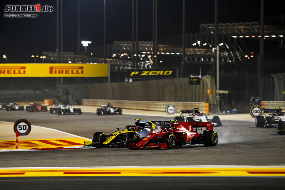 Foto zur News: Esteban Ocon (Renault) und Charles Leclerc (Ferrari)