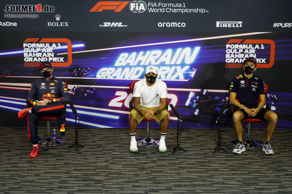 Foto zur News: Max Verstappen (Red Bull), Lewis Hamilton (Mercedes) und Alexander Albon (Red Bull)