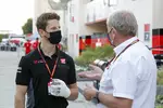 Foto zur News: Romain Grosjean und Helmut Marko