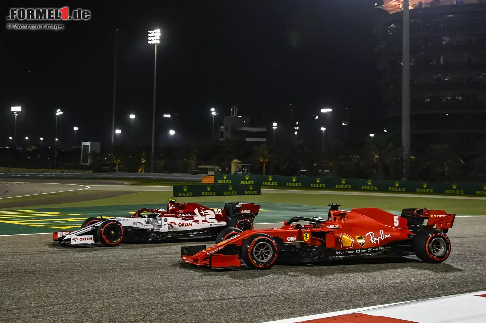 Foto zur News: Antonio Giovinazzi (Alfa Romeo) und Sebastian Vettel (Ferrari)