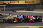 Foto zur News: Lando Norris (McLaren) und Alexander Albon (Red Bull)