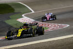 Foto zur News: Esteban Ocon (Renault) und Sergio Perez (Racing Point)
