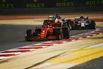 Foto zur News: Sebastian Vettel (Ferrari), Antonio Giovinazzi (Alfa Romeo) und Kimi Räikkönen (Alfa Romeo)