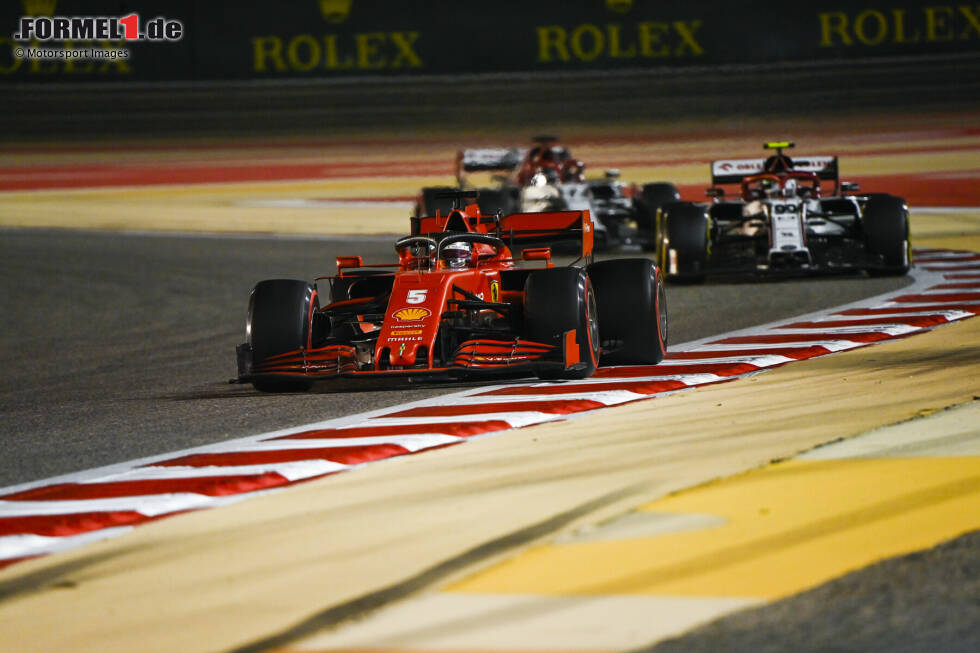 Foto zur News: Sebastian Vettel (Ferrari), Antonio Giovinazzi (Alfa Romeo) und Kimi Räikkönen (Alfa Romeo)