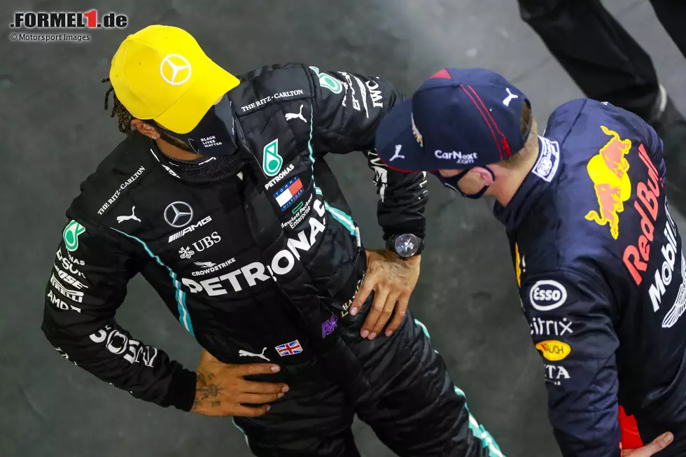 Foto zur News: Lewis Hamilton (Mercedes) und Max Verstappen (Red Bull)