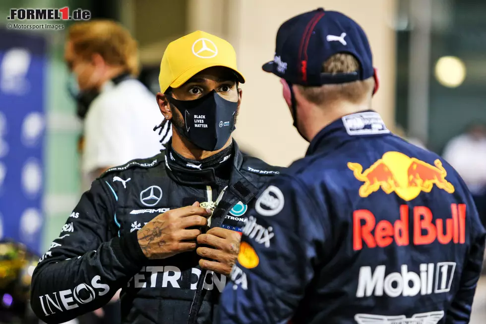 Foto zur News: Lewis Hamilton (Mercedes) und Max Verstappen (Red Bull)