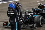 Foto zur News: Valtteri Bottas (Mercedes) und Lewis Hamilton (Mercedes)