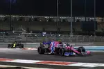 Foto zur News: Lance Stroll (Racing Point) und Esteban Ocon (Renault)