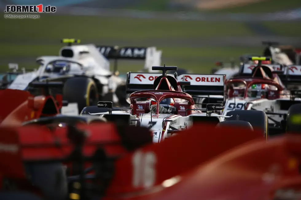 Foto zur News: Kimi Räikkönen (Alfa Romeo), Nicholas Latifi (Williams) und Antonio Giovinazzi (Alfa Romeo)