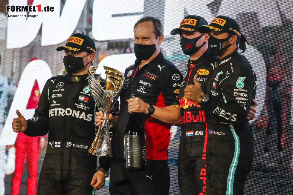 Foto zur News: Valtteri Bottas (Mercedes), Max Verstappen (Red Bull) und Lewis Hamilton (Mercedes)