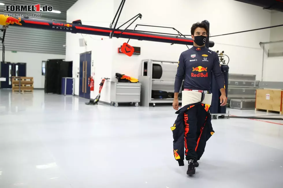 Foto zur News: Sergio Perez (Red Bull)