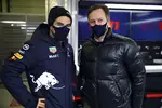 Foto zur News: Sergio Perez (Red Bull), Christian Horner