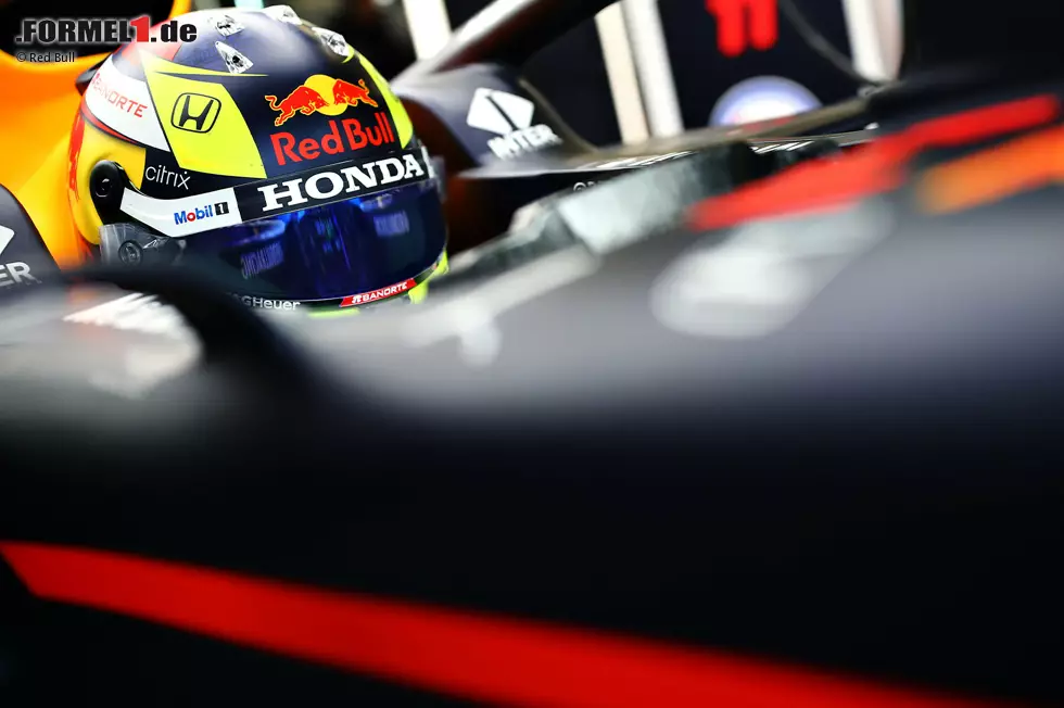 Foto zur News: Sergio Perez (Red Bull)