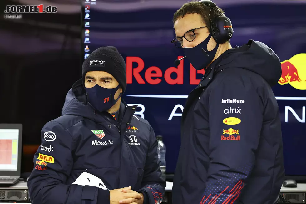 Foto zur News: Sergio Perez (Red Bull)