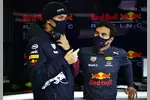 Foto zur News: Sergio Perez (Red Bull), Alexander Albon und Mark Thompson