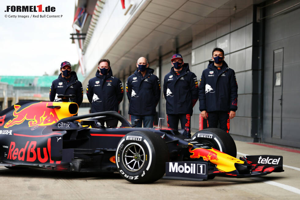 Foto zur News: Sergio Perez (Red Bull), Christian Horner, Adrian Newey, Max Verstappen (Red Bull) und Alexander Albon