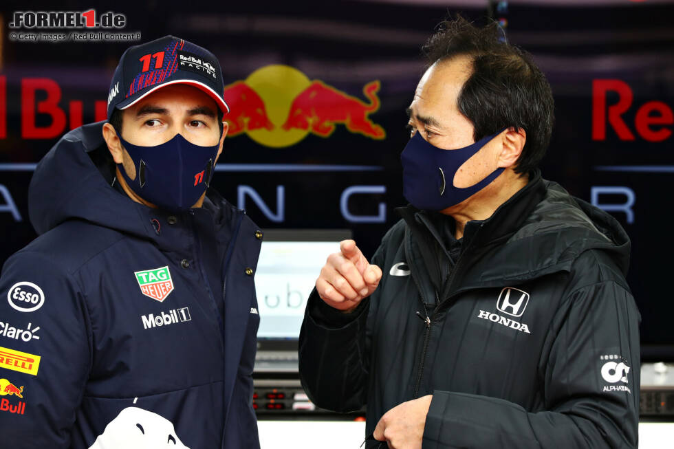 Foto zur News: Sergio Perez (Red Bull) und Mark Thompson