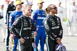 Foto zur News: Valtteri Bottas (Mercedes) und Lewis Hamilton (Mercedes)