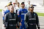 Foto zur News: Valtteri Bottas (Mercedes) und Lewis Hamilton (Mercedes)