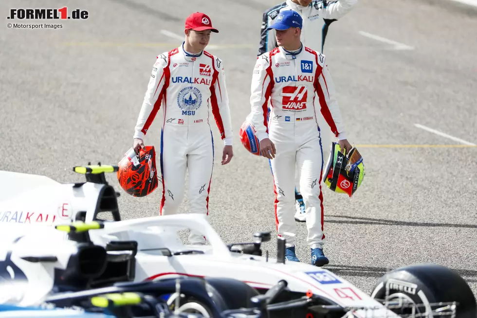 Foto zur News: Nikita Masepin (Haas) und Mick Schumacher (Haas)