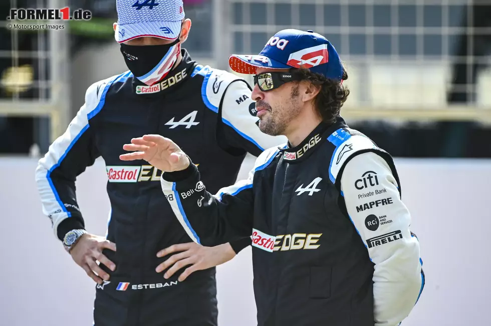 Foto zur News: Esteban Ocon (Alpine) und Fernando Alonso (Alpine)